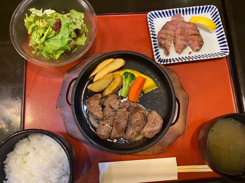 仙台の牛タン定食